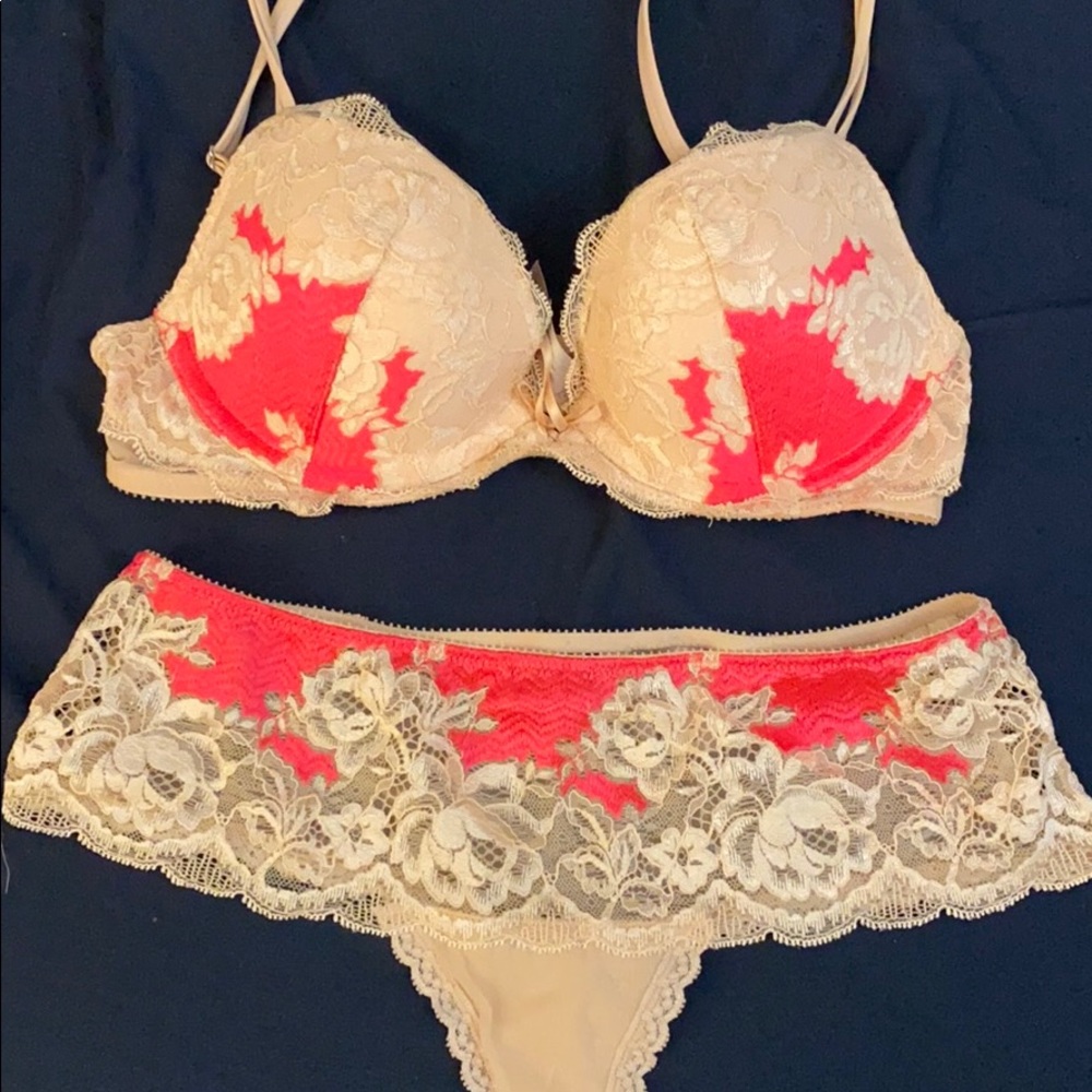 32B & S Victoria’s Secret bombshell & panty set